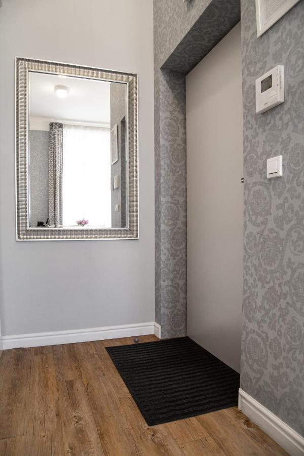 Househost Apartment :Zacisze Street Краков Экстерьер фото